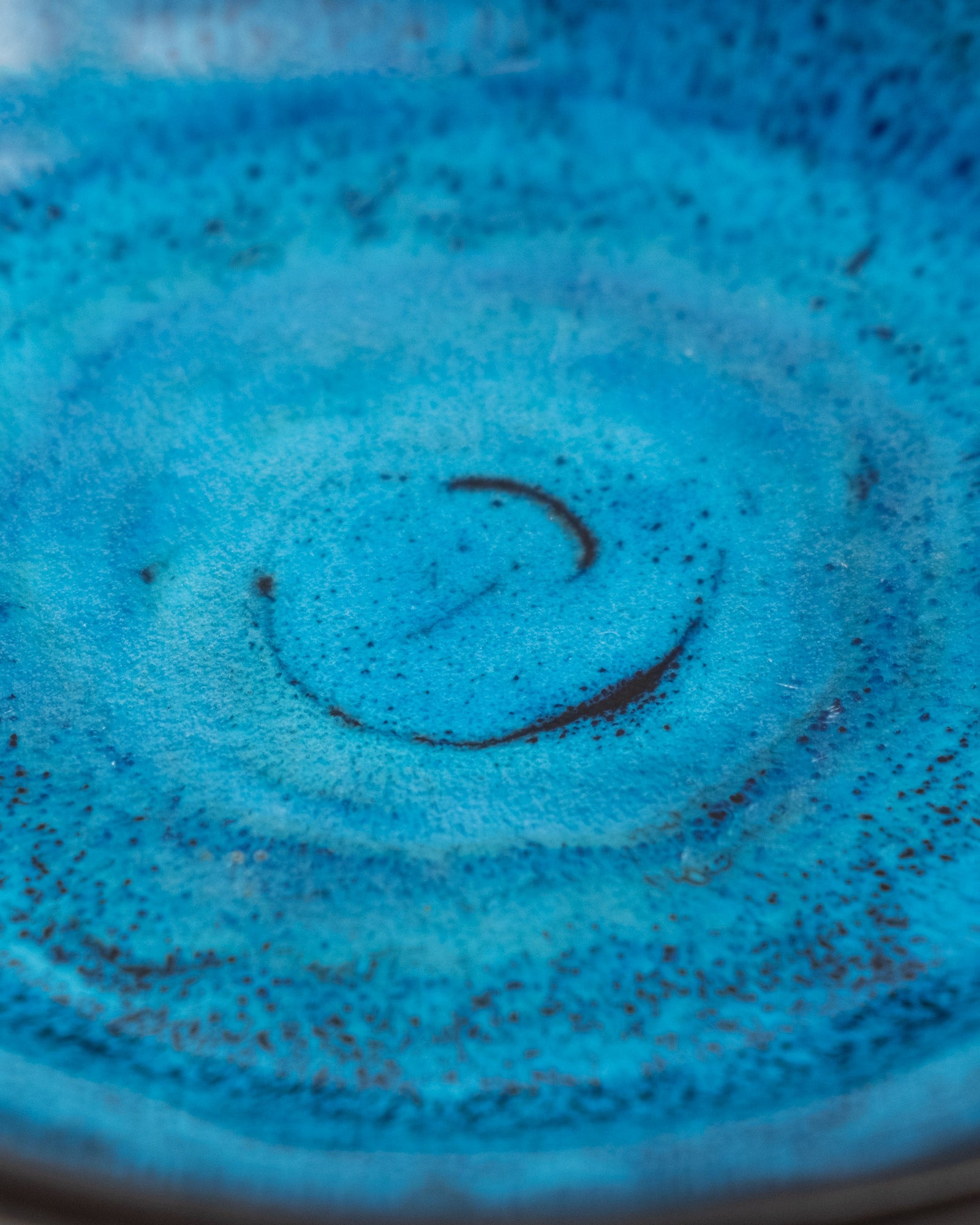 a serving piece, a fruit bowl