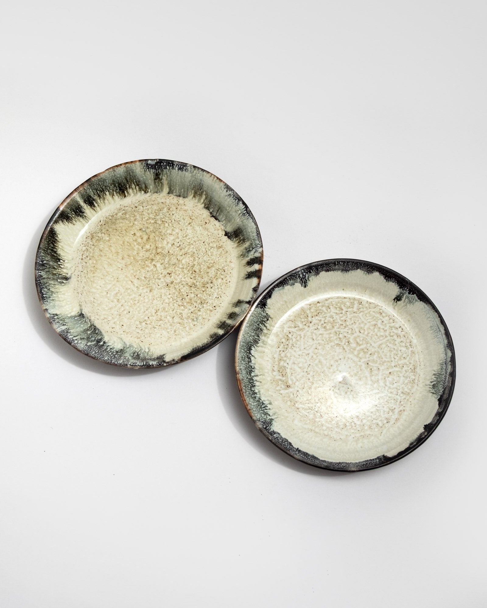 Two ceramic plates with textured edges on a light gray background, handmade in Italy, Christmas gift